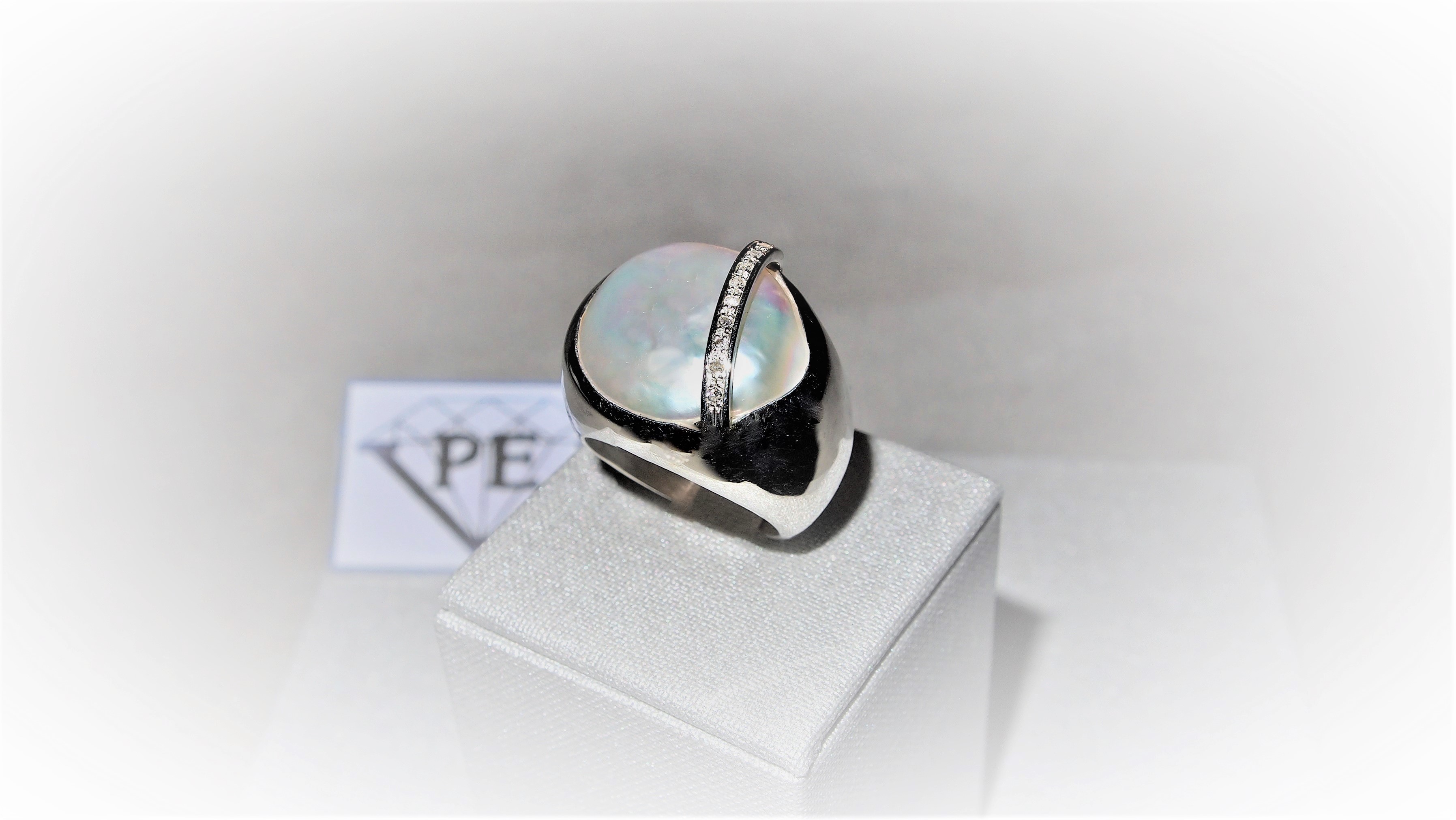 Anello in Argento 925 millesimi rodiato con Perla e piccoli Diamanti